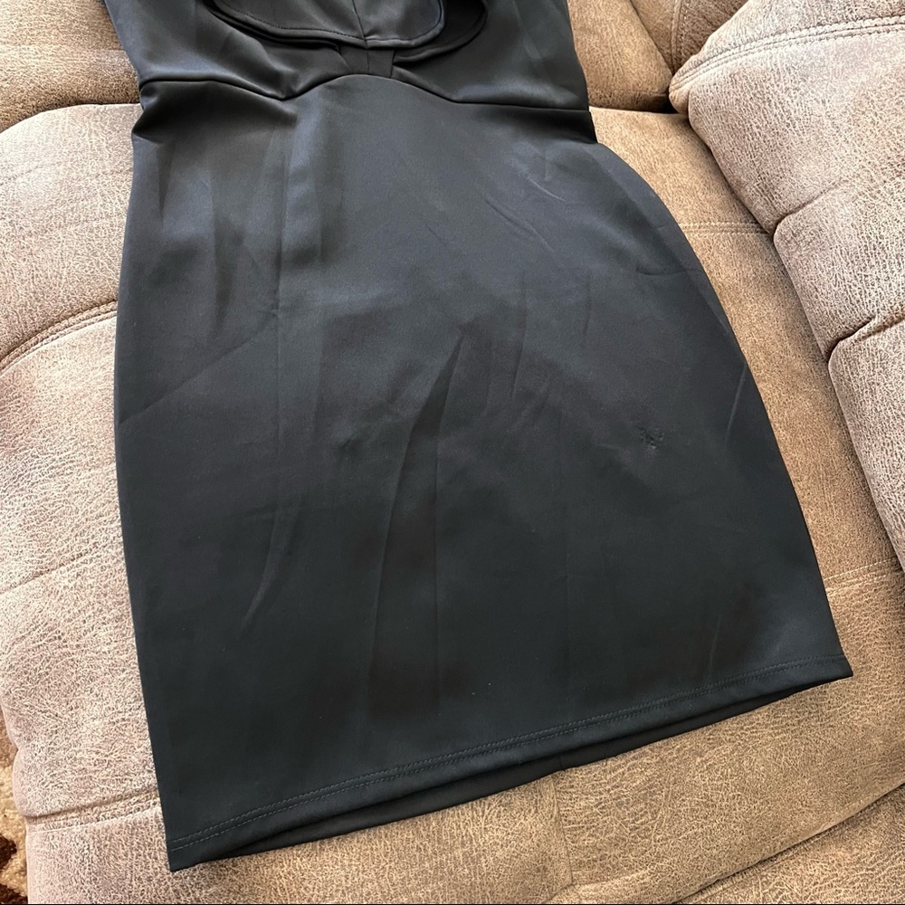 Fredrick’s of Hollywood Backless Ruffle Collar LBD - Picture 6 of 8